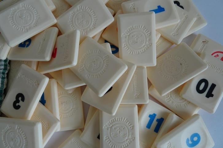 losse rummikubstenen groot formaat en pootjes, Hobby en Vrije tijd, Gezelschapsspellen | Overige, Zo goed als nieuw, Ophalen of Verzenden