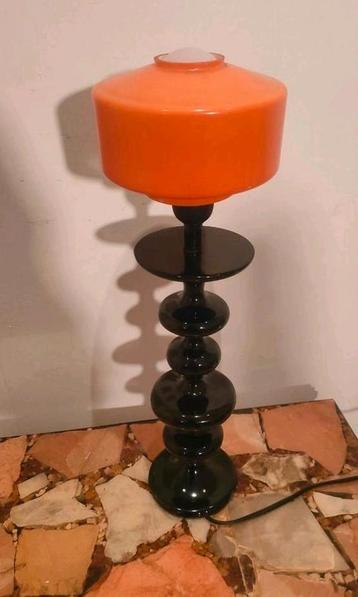Retro Tafellamp met Glazen Oranje Kap beschikbaar voor biedingen
