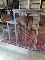 Industriële tafels op wieltjes, Ophalen