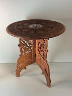 Vintage houten bijzettafel met poster design, Minder dan 45 cm, Minder dan 55 cm, Gebruikt, Rond