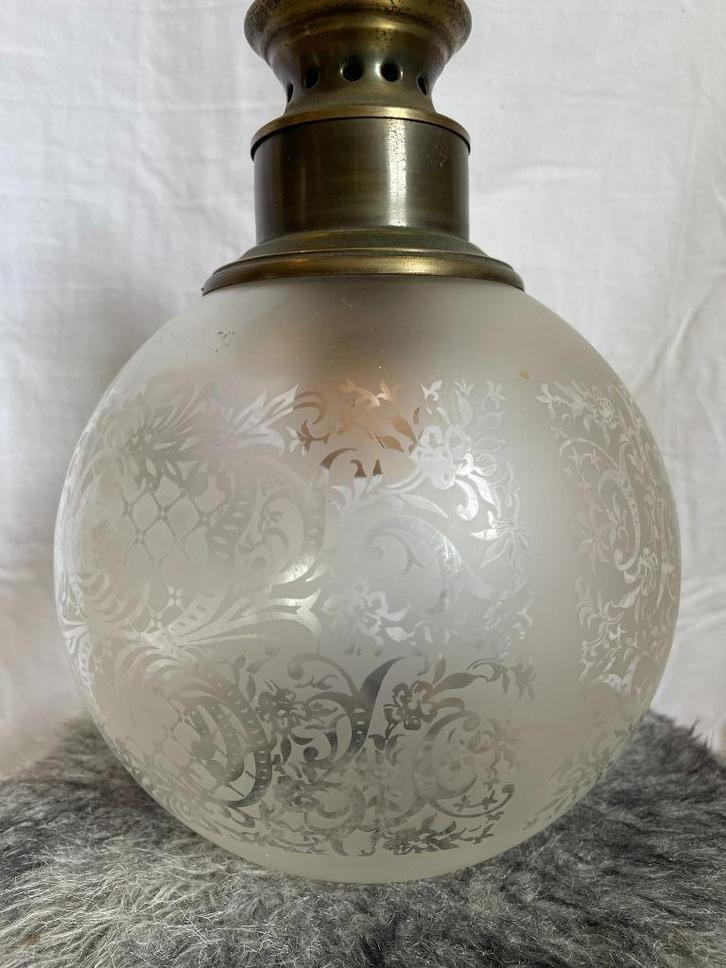 Antieke glazen hanglamp, geëtst bloemmotief (ca. 1950–1970), Antiek en Kunst, Antiek | Glas en Kristal, Ophalen of Verzenden