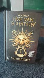 Victor Dixen - Hof van Schaduw, Ophalen of Verzenden, Zo goed als nieuw, Victor Dixen