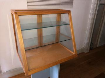 Fraaie vintage toonbank vitrine beschikbaar voor biedingen