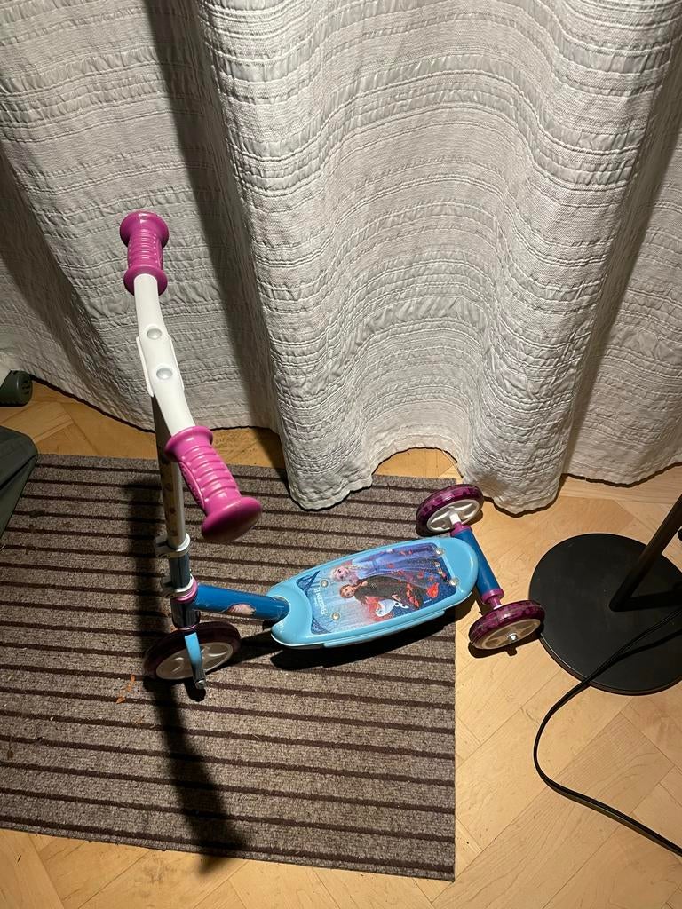 Frozen II Driewieler Stepje - Nette Staat, Ophalen, Zo goed als nieuw, Overige typen