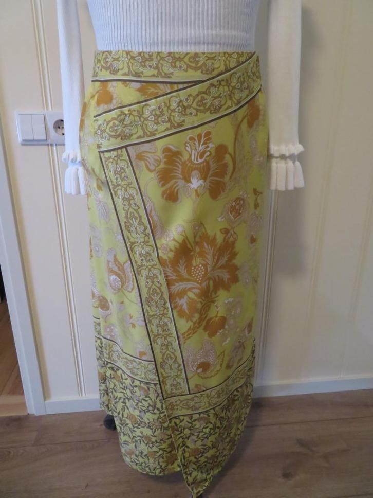 Dames rok overslag  lang H&M maat 42 Z.G.A.N. geel, Kleding | Dames, Rokken, Zo goed als nieuw, Maat 42/44 (L), Geel, Onder de knie