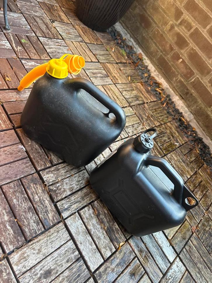 2x Jerrycan Zwart, Auto diversen, Auto-accessoires, Gebruikt, Ophalen