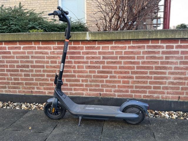 Segway Ninebot E2 PRO eKickScooter., Fietsen en Brommers, Steps, Zo goed als nieuw, Elektrische step (E-scooter), Ophalen of Verzenden