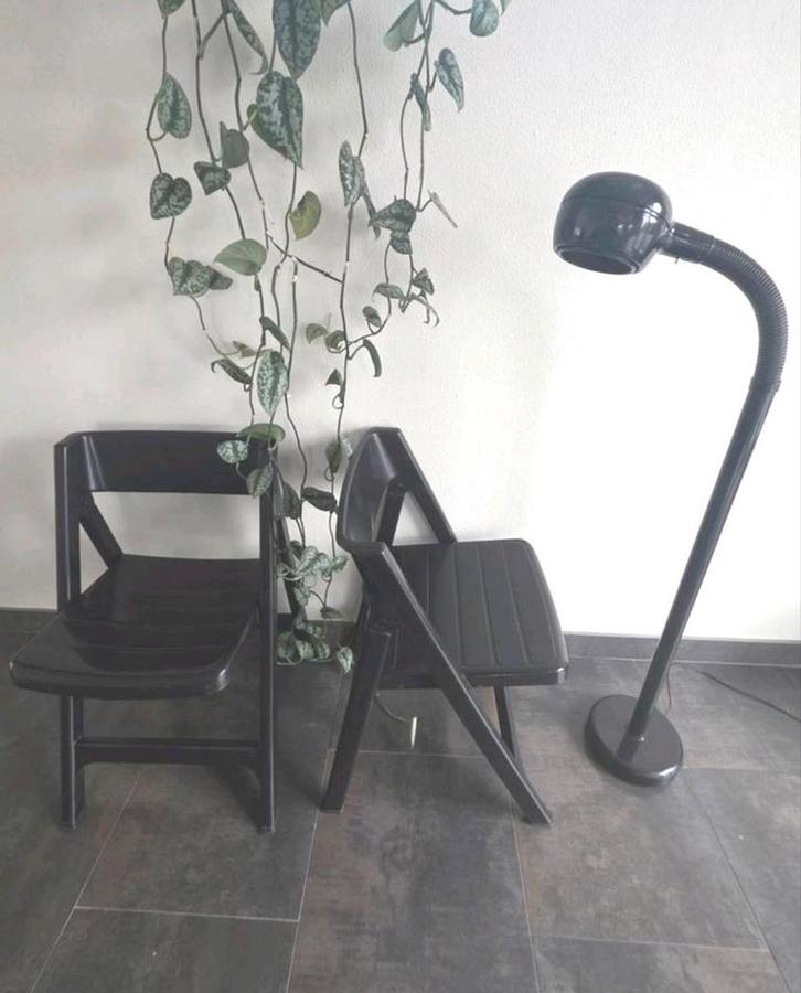 2 vintage Flair Plaisir Jaren 70 kunststof klapstoelen retro, Huis en Inrichting, Stoelen, Gebruikt, Twee, Kunststof, Zwart, Ophalen of Verzenden
