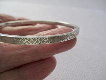 Prachtige oud zilveren armband mooi bewerkte band 925 zilver beschikbaar voor biedingen