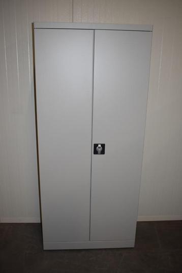 Stalen lichtgrijze draaideurkast/archiefkast/opbergkast beschikbaar voor biedingen