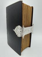 Bijbel met zilveren slot, S.F. Reitsma uit Sneek, 1875, Antiek en Kunst, Antiek | Boeken en Bijbels, Verzenden, Bijbel