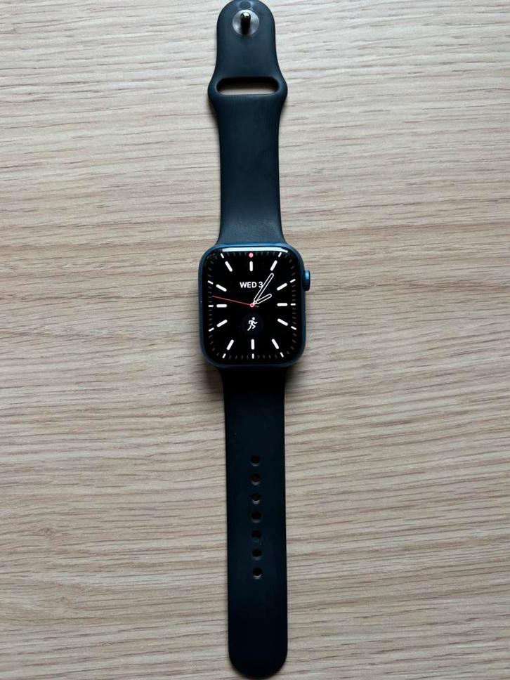 Apple Watch series 7 45mm, in nieuwstaat, met extra band, Sieraden, Tassen en Uiterlijk, Smartwatches, Zo goed als nieuw, iOS