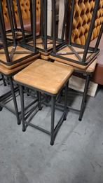 12 satelliet horeca krukjes partij 60 cm zithoogte + tafel, Ophalen of Verzenden, Zo goed als nieuw, Hout