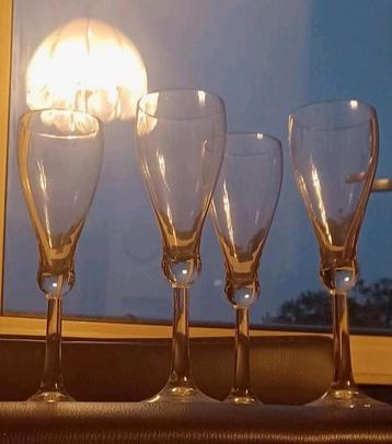 Set van 4 vintage glazen beschikbaar voor biedingen