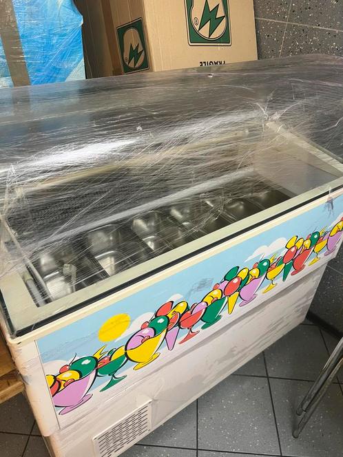 Schepijsvitrine 10 - 6 baks LED verlicht, Witgoed en Apparatuur, Vriezers en Diepvrieskisten, Zo goed als nieuw, Vrijstaand, Vrieskast