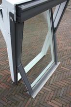 Velux kunststof dakraam GGU PK08, Ophalen, Dubbelglas, 80 tot 120 cm, 80 tot 120 cm