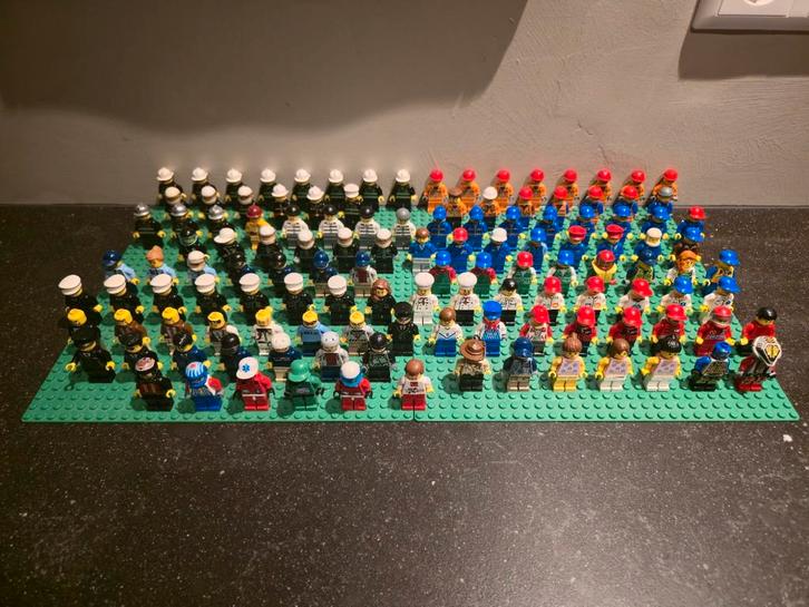 125 LEGO Minifiguren o.a. politie, brandweer en LEGO world, Kinderen en Baby's, Speelgoed | Duplo en Lego, Gebruikt, Lego, Losse stenen