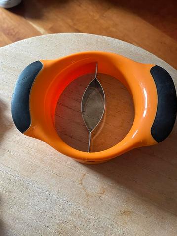 Mango ontpitter en snijder. Merk Oxo beschikbaar voor biedingen