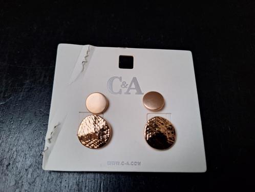 Goudkleurige knopjes van C&A met kaartje, Sieraden, Tassen en Uiterlijk, Oorbellen, Nieuw, Knopjes of Stekers, Overige materialen