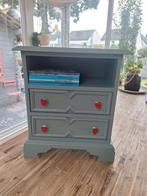 Lief kastje met aardbeien knopjes, Huis en Inrichting, Kasten | Overige, Ophalen, Zo goed als nieuw