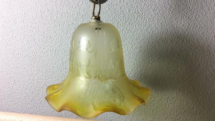 Vintage amberkleurige kelk plafond lampje met decoratie, Antiek en Kunst, Antiek | Glas en Kristal, Ophalen of Verzenden