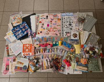 Scrapbooking, heel veel accessoires  beschikbaar voor biedingen