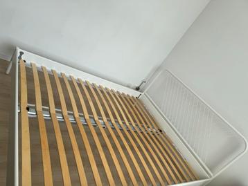 Witte Ikea bedframe met lattenbodem