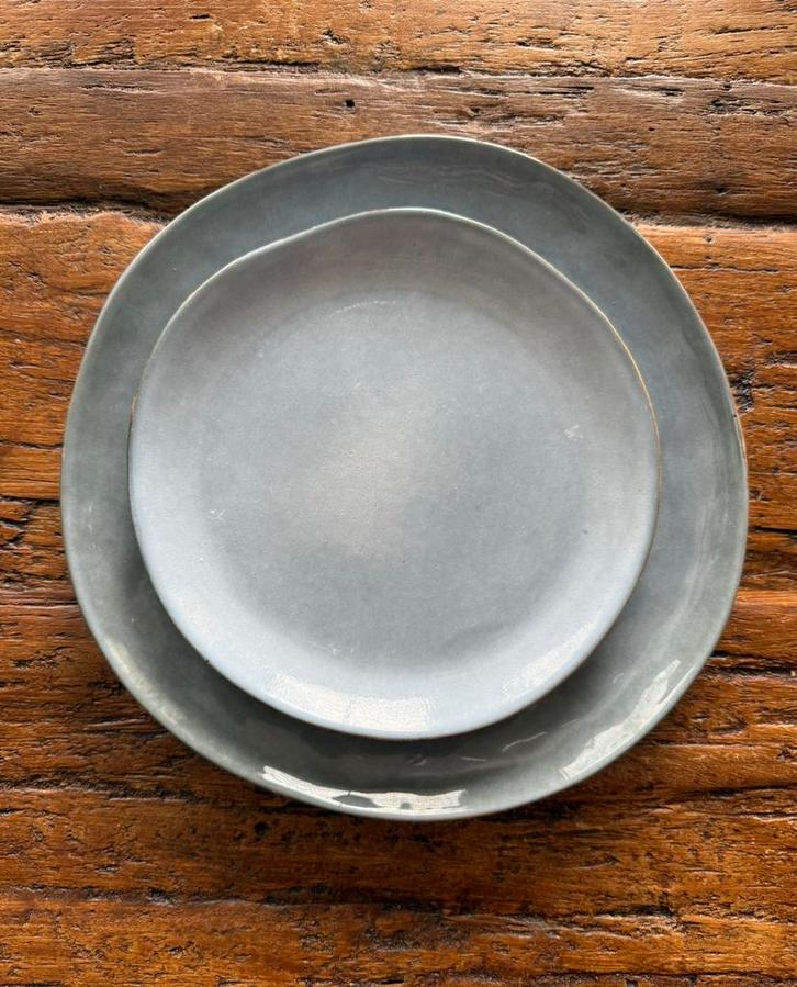 Lichtblauw borden set - ontbijt & diner, Huis en Inrichting, Keuken | Servies, Gebruikt, Bord(en), Effen, Aardewerk, Ophalen