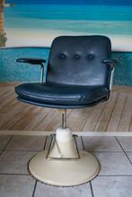 Kapperstoel, 1 kruk, Ophalen, In hoogte verstelbaar, 60 tot 90 cm