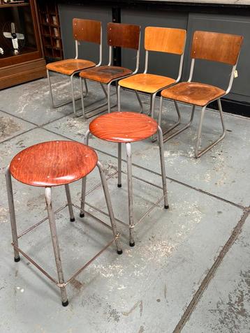 Vintage krukken uit universiteit Groningen beschikbaar voor biedingen