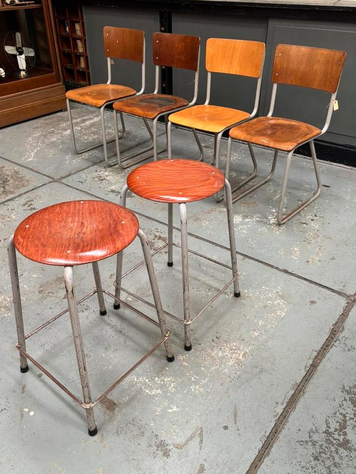 Vintage krukken uit universiteit Groningen, Huis en Inrichting, Krukjes, Gebruikt, IJzer, Ophalen