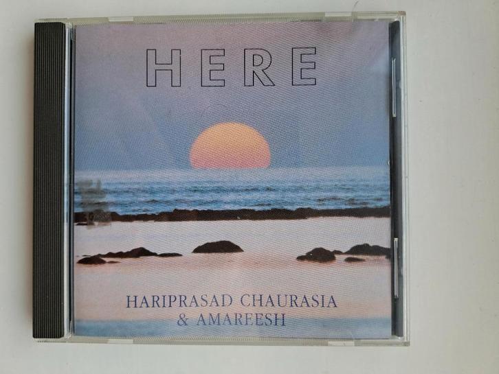 cd Hariprasad Chaurasia & Amareesh - HERE (1991), Cd's en Dvd's, Cd's | Meditatie en Spiritualiteit, Gebruikt, Muziek vocaal, Ophalen of Verzenden