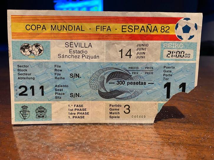 WK '82 Ticket sevilla Brazilië- SSSR 4 - 1, Verzamelen, Sportartikelen en Voetbal, Gebruikt, Poster, Plaatje of Sticker, Overige sporten