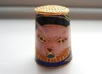 Vingerhoed cloisonné met afbeelding kat. Metaal., Verzamelen, Vingerhoedjes, Ophalen of Verzenden, Zo goed als nieuw, Overige materialen
