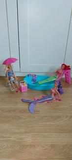 Barbies met zwembad, Kinderen en Baby's, Speelgoed | Actiefiguren, Zo goed als nieuw, Ophalen