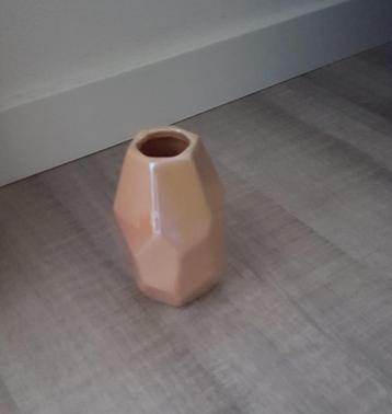 Vaasje zalmroze 12 cm. beschikbaar voor biedingen