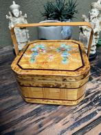 Chinese bamboe mand bewerkt met draken chinees vintage, Huis en Inrichting, Verburgt Vintage, Gebruikt, Mand, Vierkant