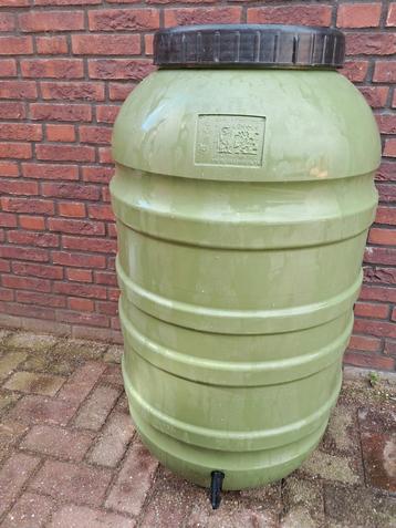 Mooie groene regentonnen 220 liter beschikbaar voor biedingen
