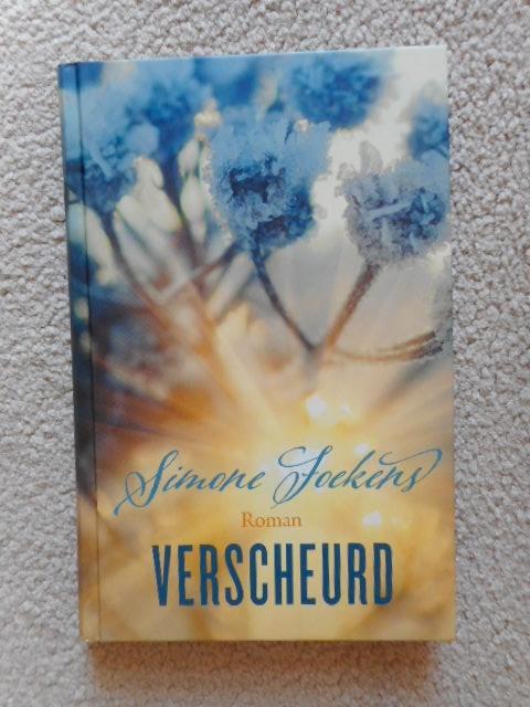 Verscheurd van Simone Foekens Nieuw, Boeken, Romans, Nieuw, Nederland, Ophalen of Verzenden