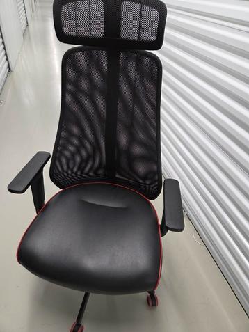 Prachtige bureaustoel cq gamingstoel beschikbaar voor biedingen