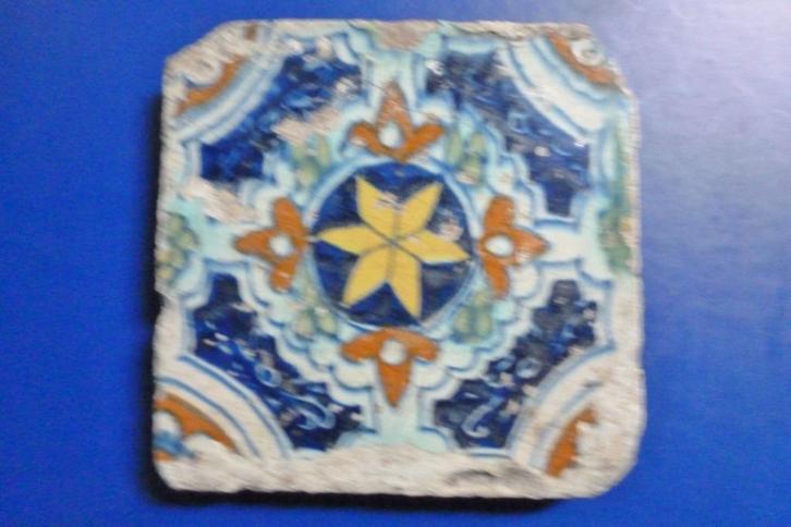 Zeldzame vroeg 17e eeuwse polichrome SGRAFFITO tegel!, Antiek en Kunst, Antiek | Wandborden en Tegels, Ophalen of Verzenden