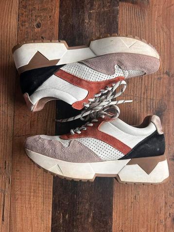 Dwars sneakers beschikbaar voor biedingen