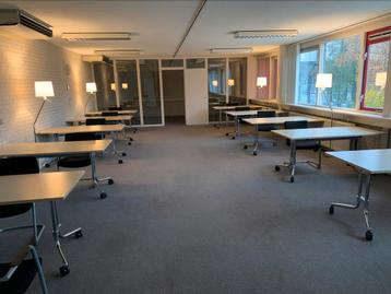 5 verrijdbare bureau tafels en inklapbare tafels beschikbaar voor biedingen