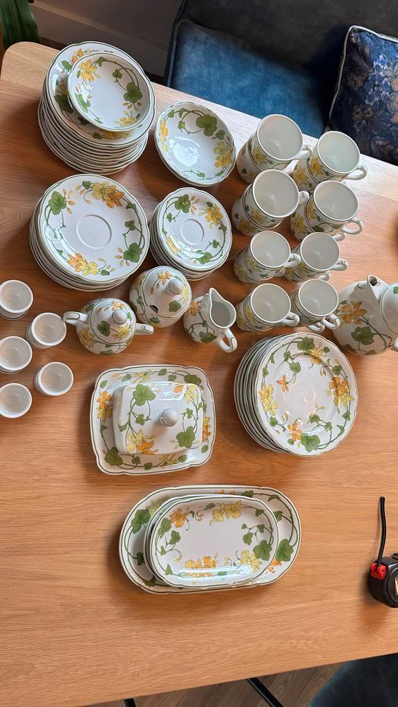 Villeroy & Boch Geranium Servies - 66 delig, Huis en Inrichting, Keuken | Servies, Zo goed als nieuw, Compleet servies, Overige stijlen