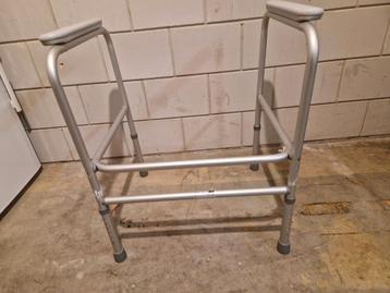 Toiletframe beschikbaar voor biedingen