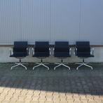 Vitra EA 107 | stoel | Charles Eames | Zwart leer| 4 stuks, Ophalen, Gebruikt, Zwart, Charles Eames