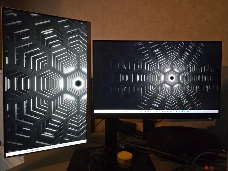 Monitor met steun, Computers en Software, Monitoren, Gebruikt, 60 Hz of minder, HDMI, VGA, Gaming, In hoogte verstelbaar, Kantelbaar