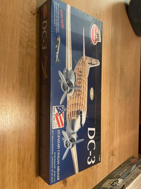 Guillow’s douglas dc-3 no.804 sealed, Hobby en Vrije tijd, Modelbouw | Vliegtuigen en Helikopters, Zo goed als nieuw, Groter dan 1:72