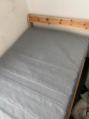1 persoons bed + matras beschikbaar voor biedingen