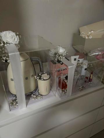 Giftboxen te huur beschikbaar voor biedingen